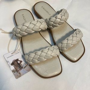 NWT Sincerely Jules Woven Sandals